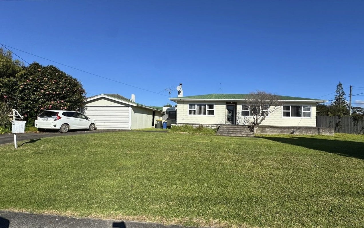 24 Stokes Avenue, Te Atatu Peninsula, Auckland - Carousel 11