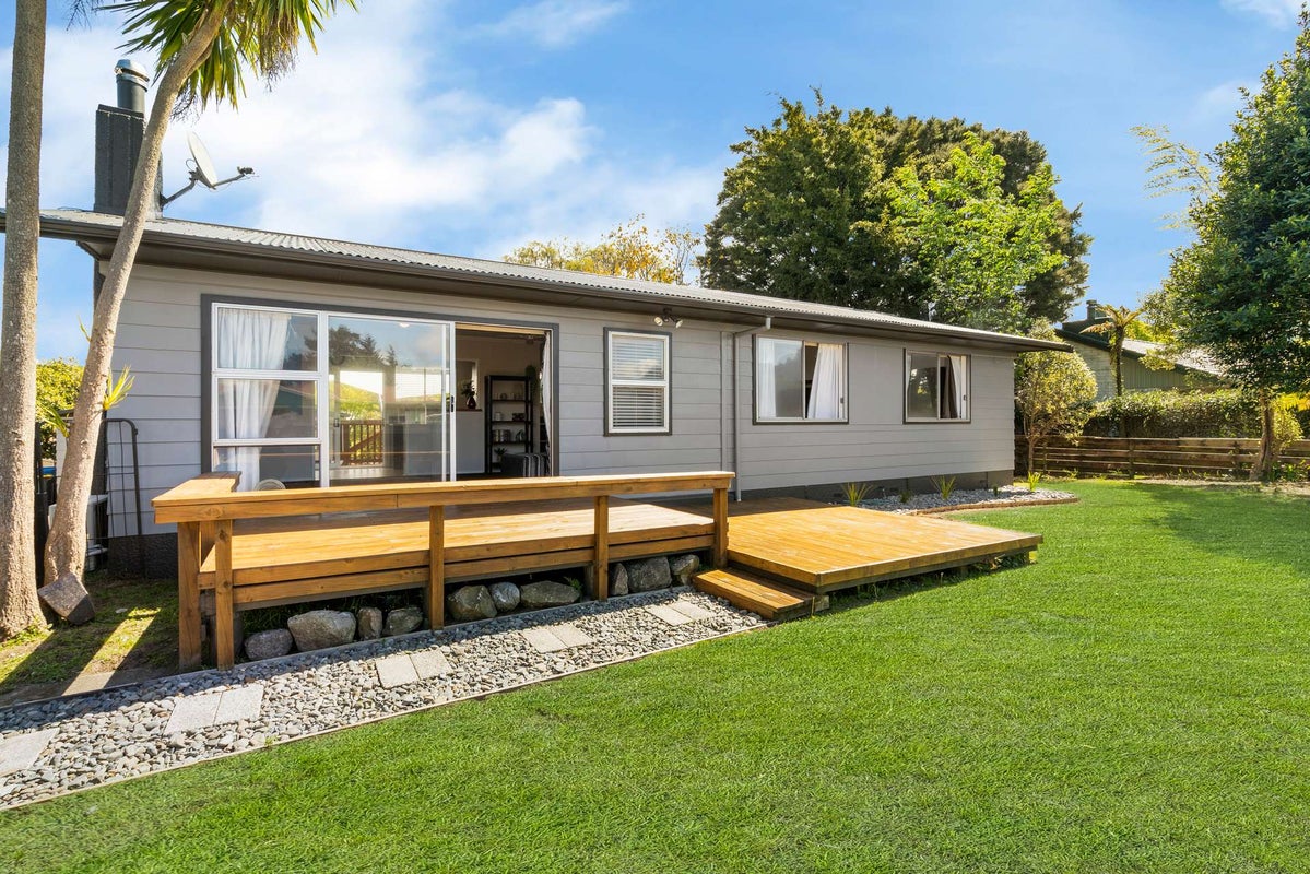 18 Joanne Crescent, Pukehangi, Rotorua - Carousel 1