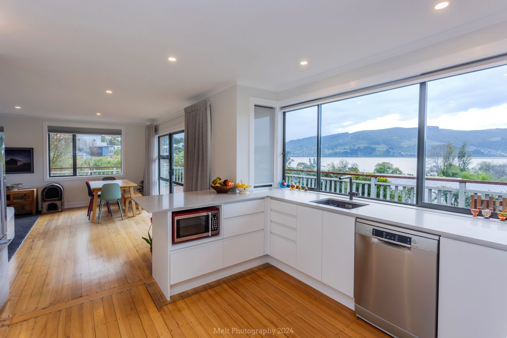 18 Greenacres Street, Macandrew Bay, Dunedin - Carousel 2
