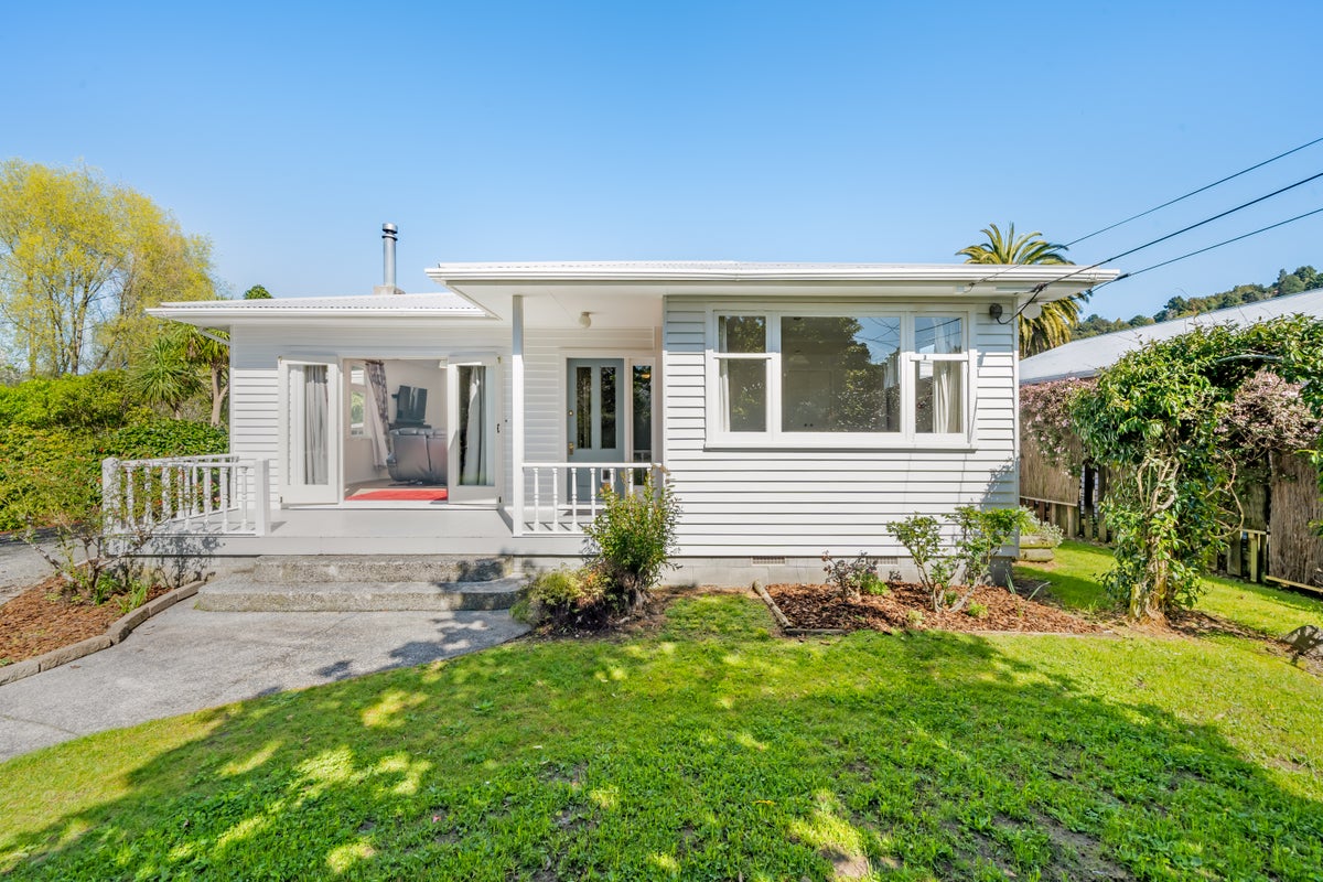 10 Richard Street, Belmont, Lower Hutt - Carousel 2