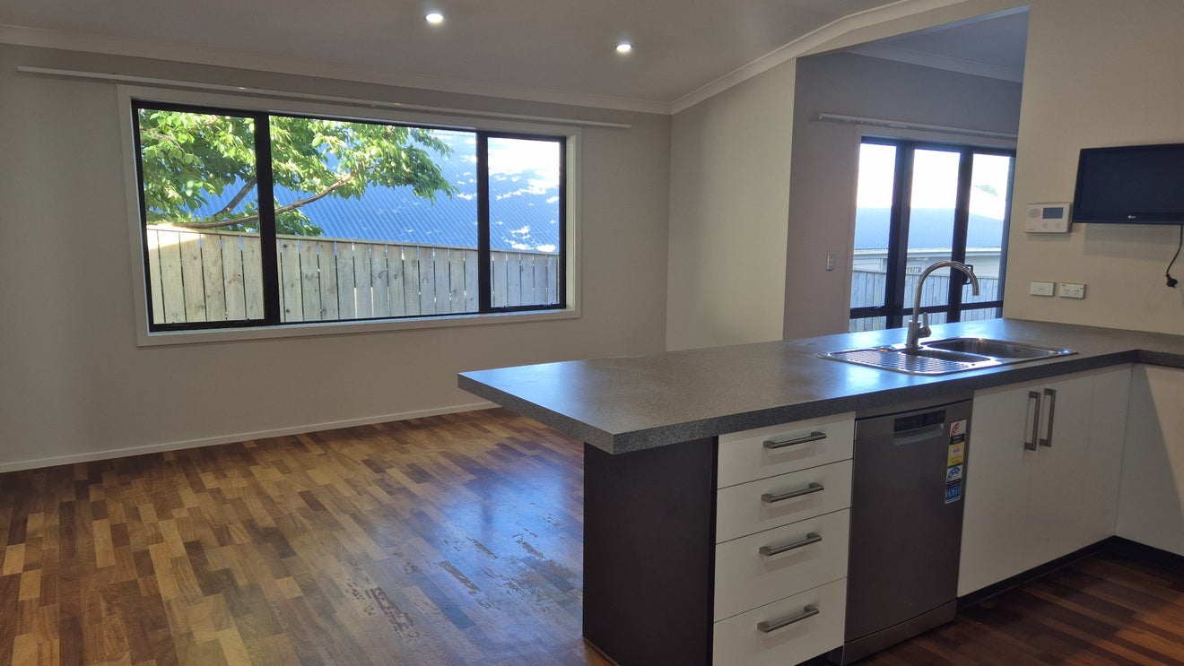 77 Te Puia Drive, Aotea, Porirua - Carousel 2