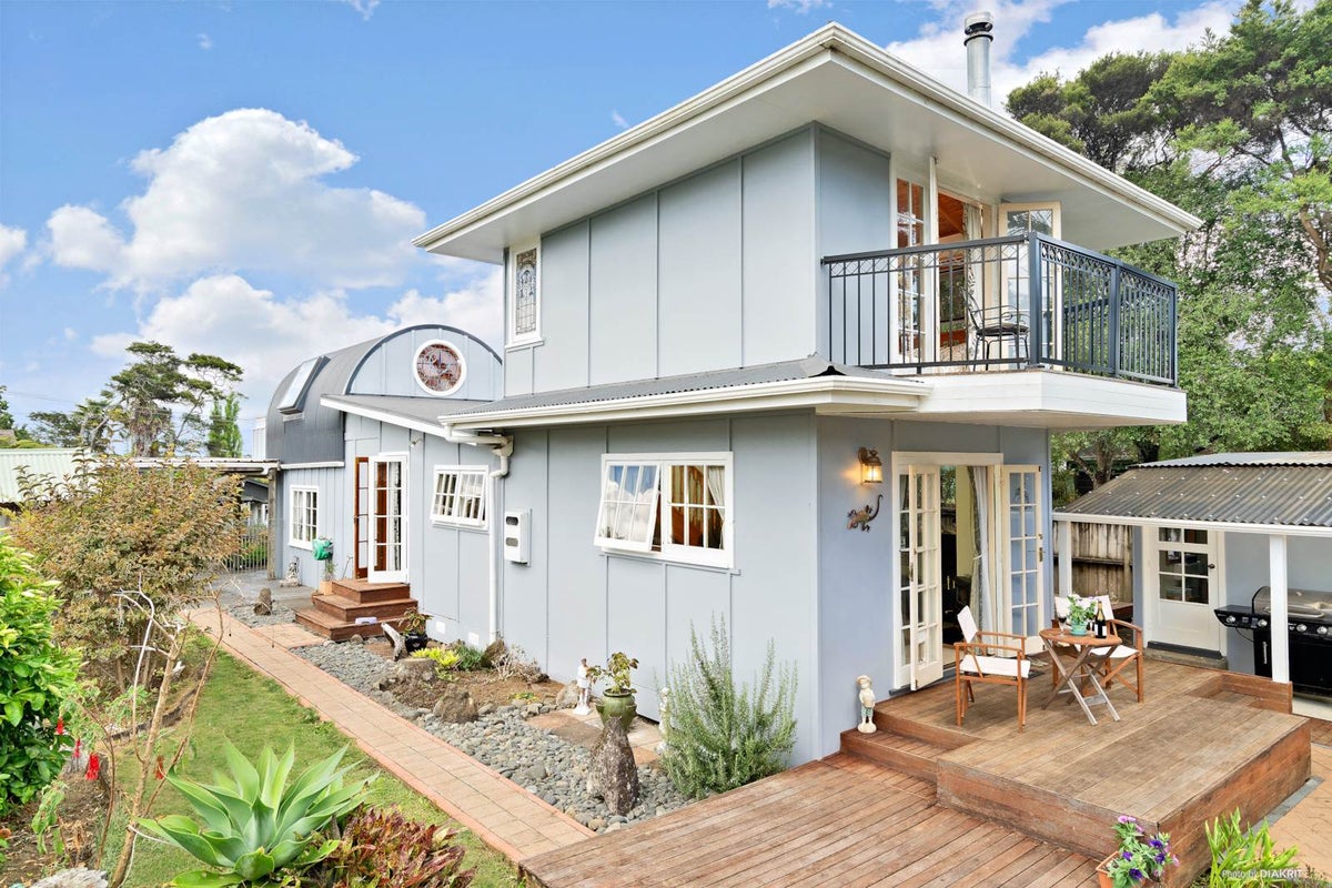 8 George Avenue, Herald Island, Auckland - Carousel 1