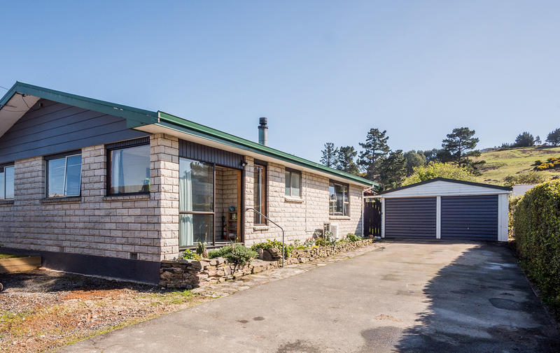 17 John Street, Ocean View, Dunedin - Carousel 1