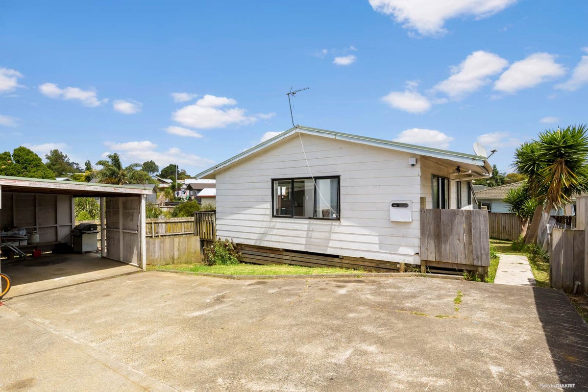 2/11 Igloo Place, Red Hill, Papakura - Carousel 1