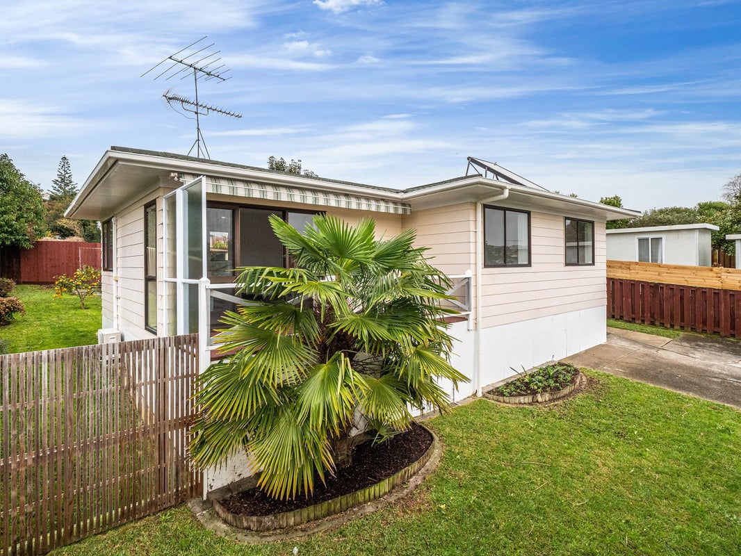 12A Battersby Avenue, Mount Roskill, Auckland - Carousel 1