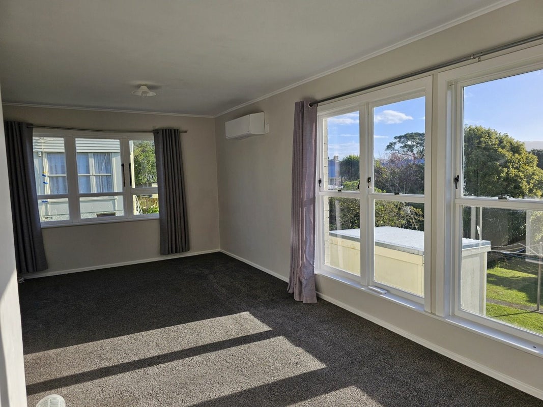 20 Kokiri Crescent, Waitangirua, Porirua - Carousel 1