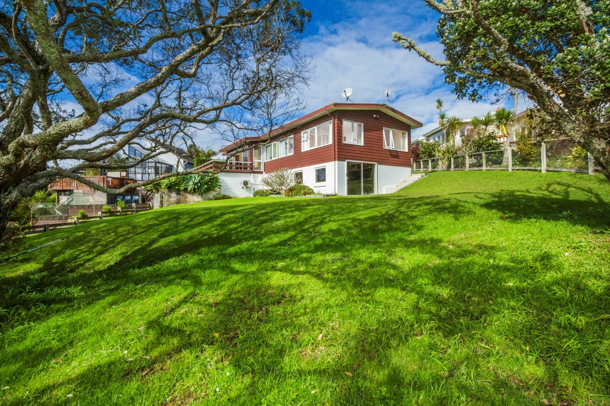 126 Aberdeen Road, Campbells Bay, Auckland - Carousel 1