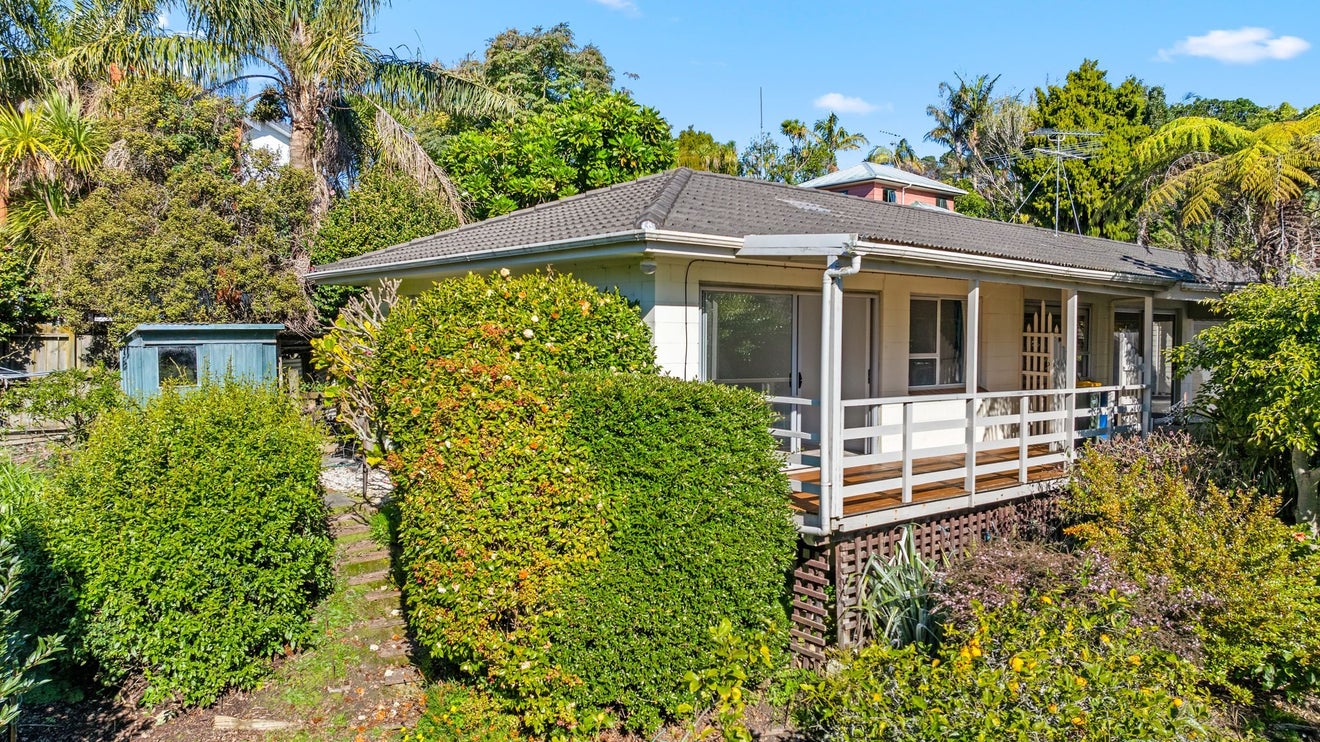 2/3 Holt Avenue, Torbay, Auckland - Carousel 1