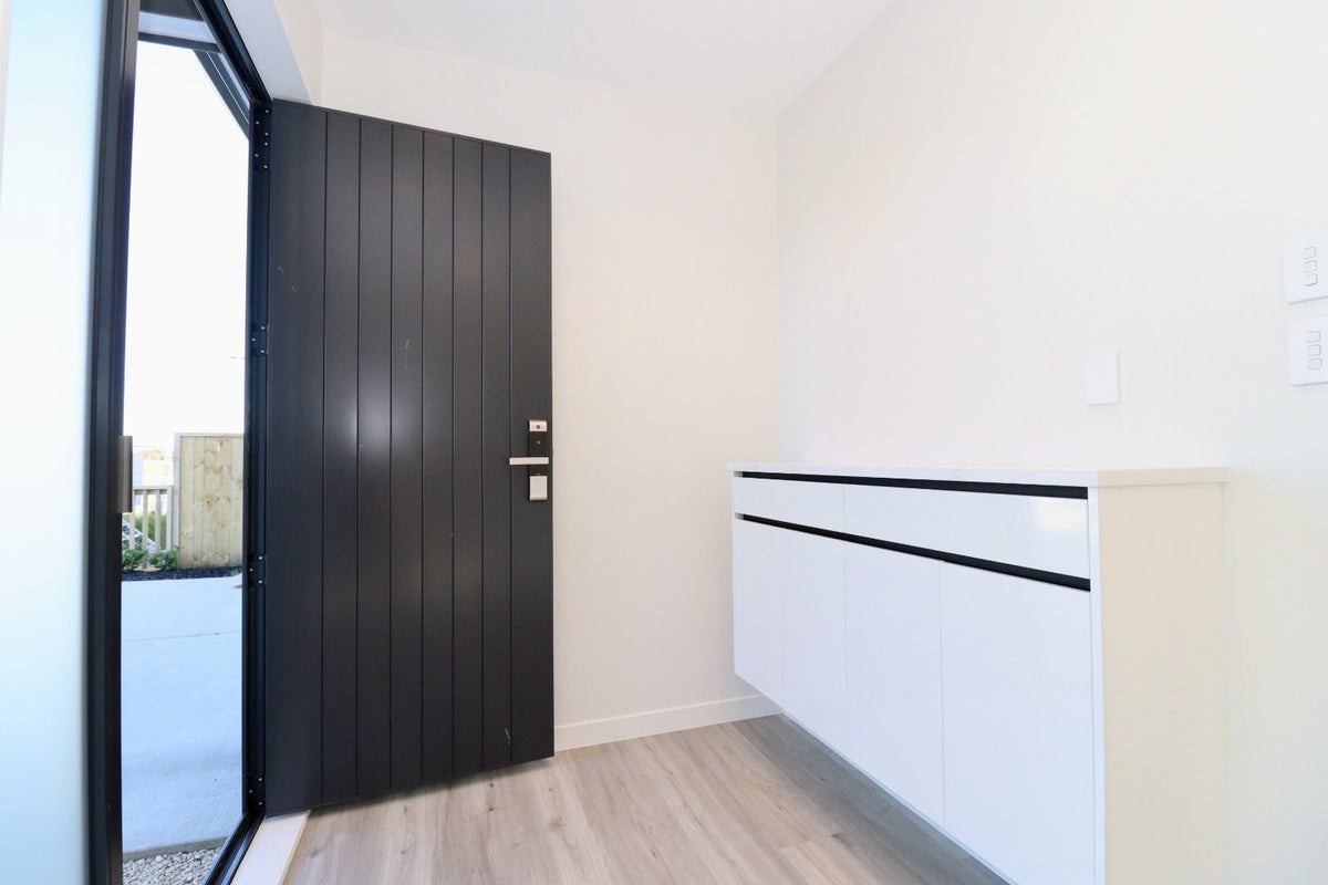 8 Kobe Street, Karaka, Papakura - Carousel 2