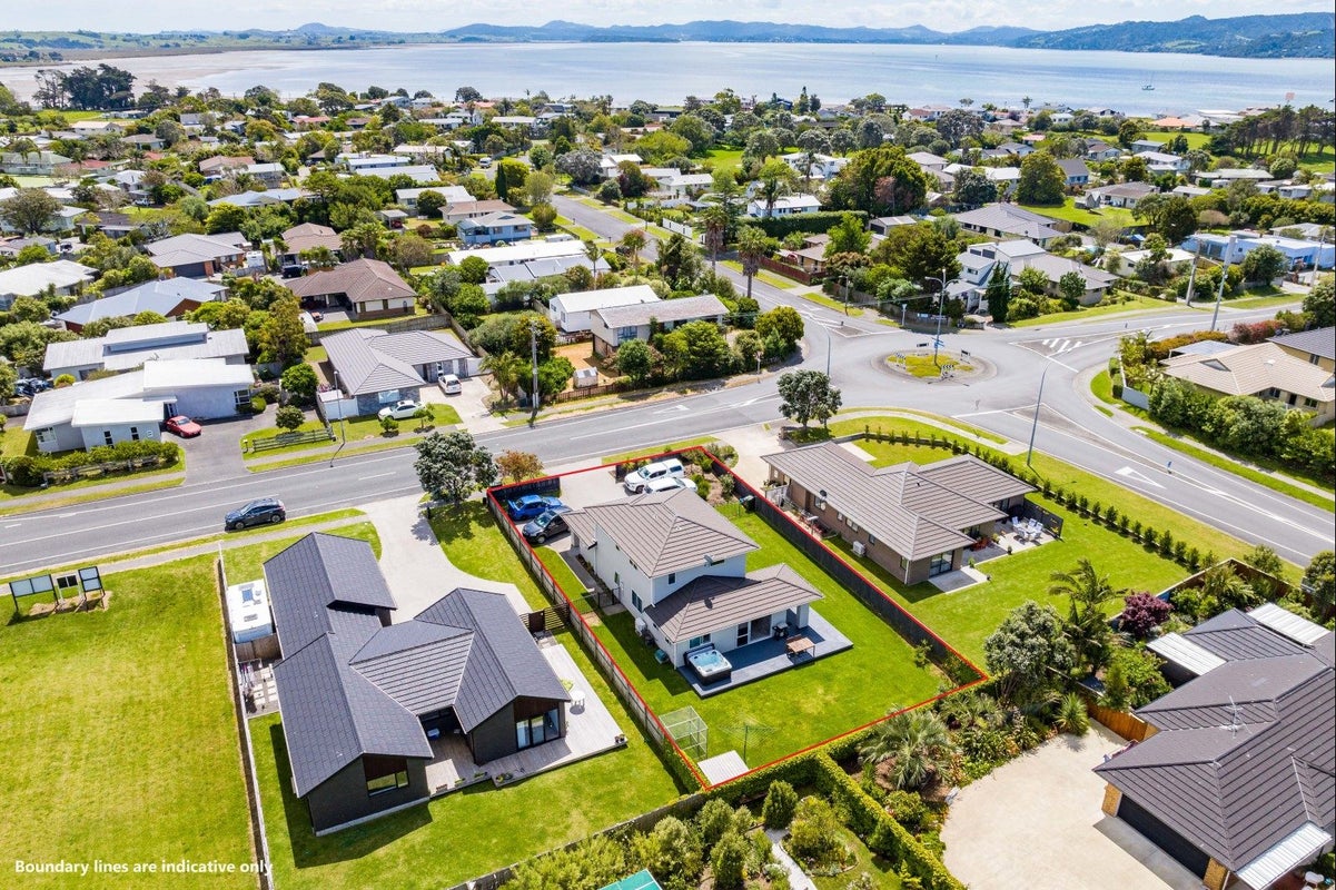 349 One Tree Point Road, One Tree Point - Carousel 2