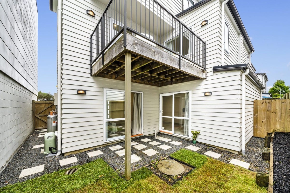 9B Waddell Avenue, Point England, Auckland - Carousel 14