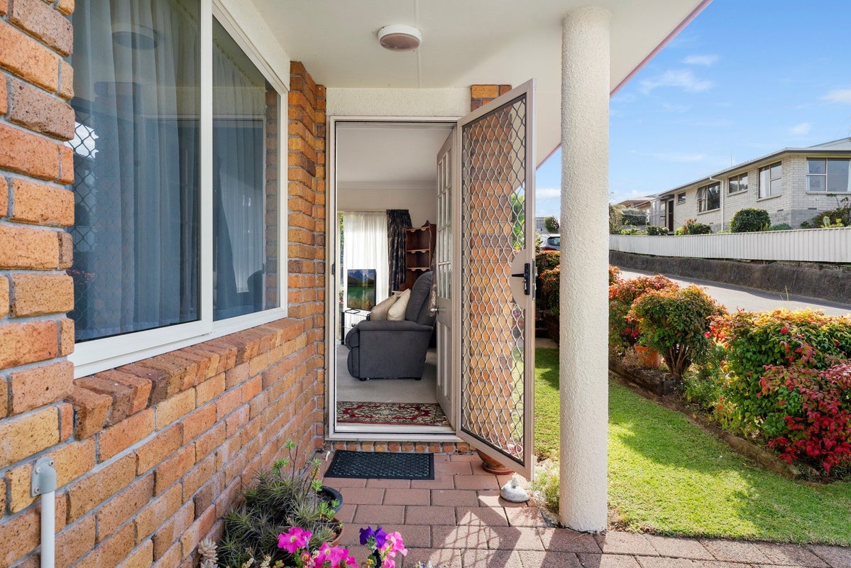 6 Racecourse Way, Gate Pa, Tauranga - Carousel 2