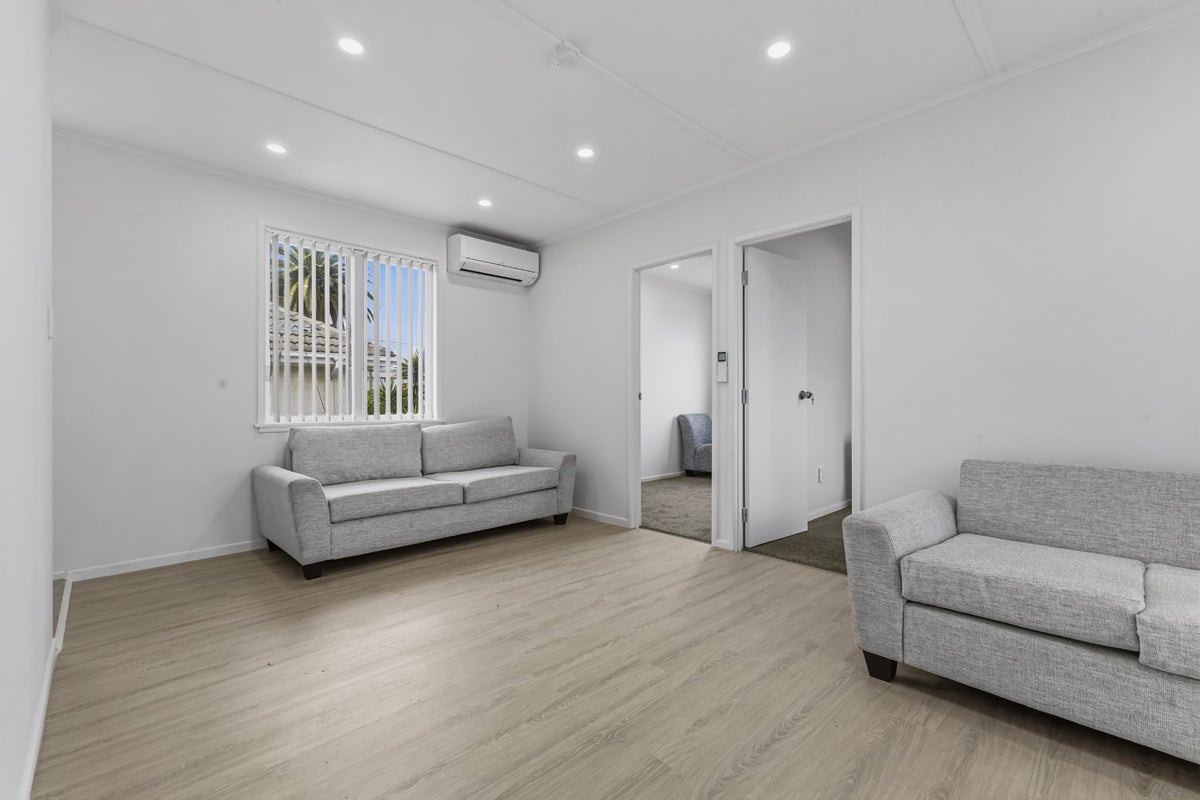 1/34 Plumley Crescent, Mangere, Manukau City, Auckland - Carousel 2