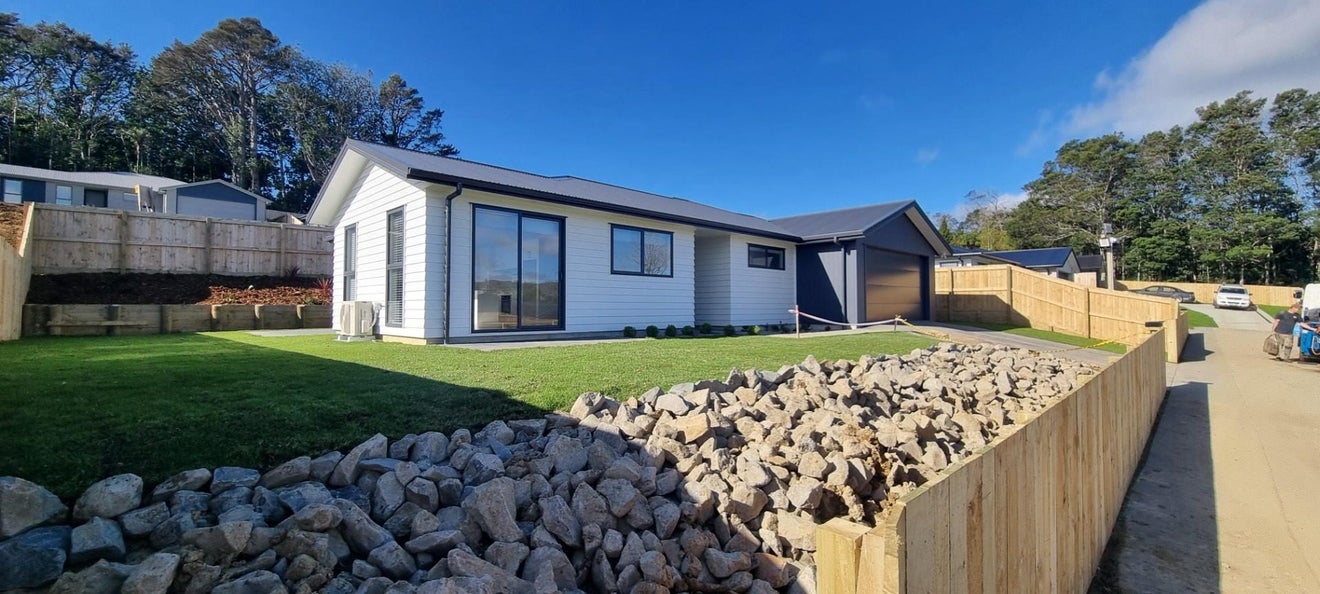 3 Monterey Rise, TE KAMO, WHANGAREI - Carousel 1