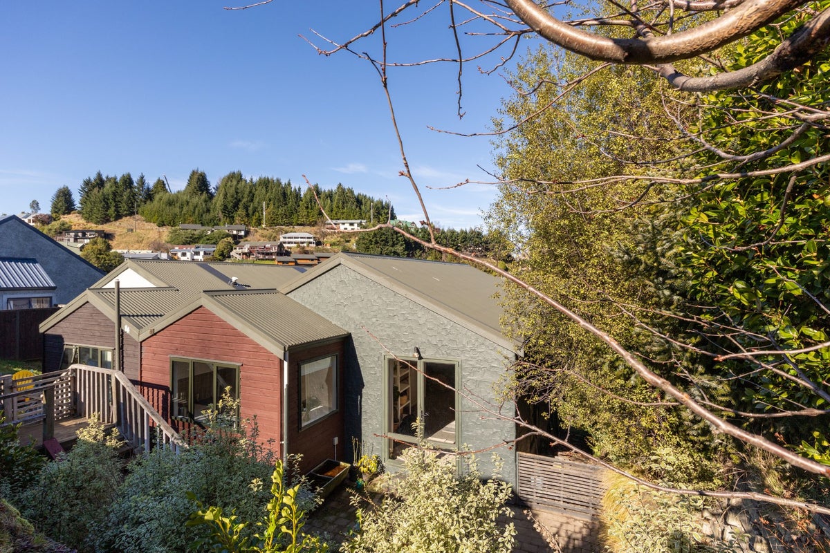 3 Wye Place, Fernhill, Queenstown - Carousel 1