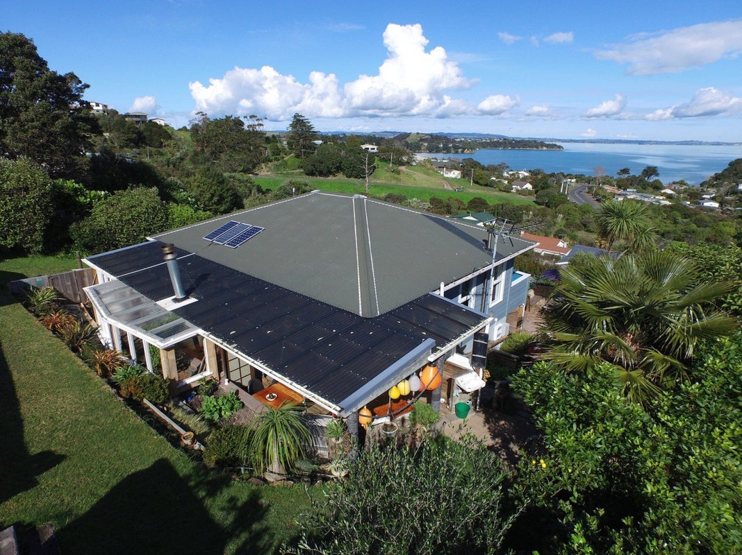 9 Moana Avenue, Surfdale, Waiheke Island - Carousel 1