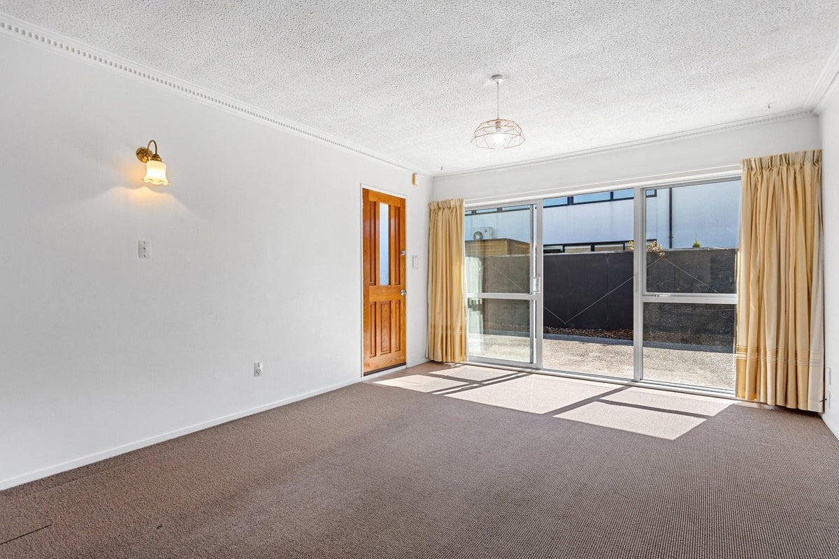 2/110 Caledonian Road, St Albans, Christchurch - Carousel 2