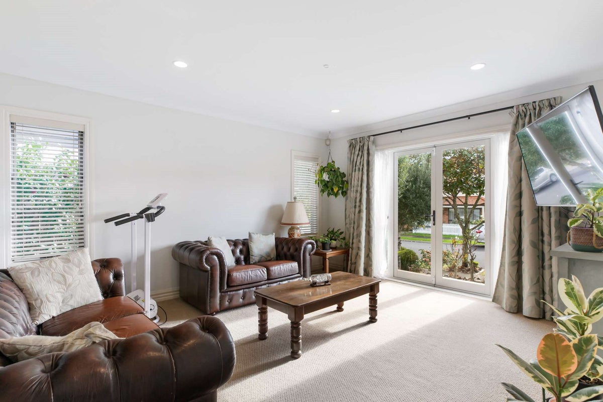 17 Bridgefield Crescent, Flat Bush, Auckland - Carousel 2
