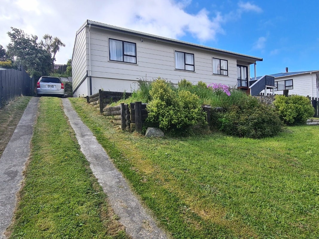 35 Almora View, Ascot Park, Porirua - Carousel 1