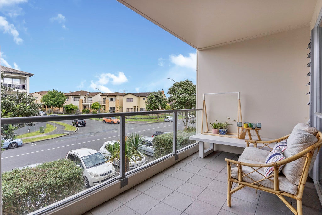 94B Michael Jones Drive, Flat Bush, Auckland - Carousel 1