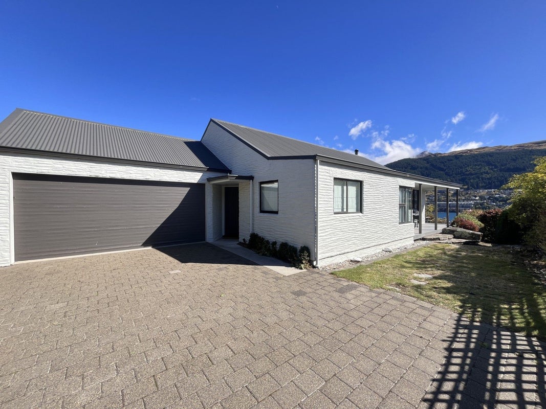 379 Peninsula Road, Kelvin Heights, Queenstown - Carousel 1