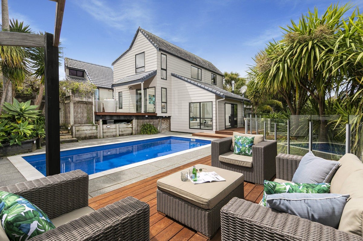 33 Waipuia Place, Greenhithe, Auckland - Carousel 1