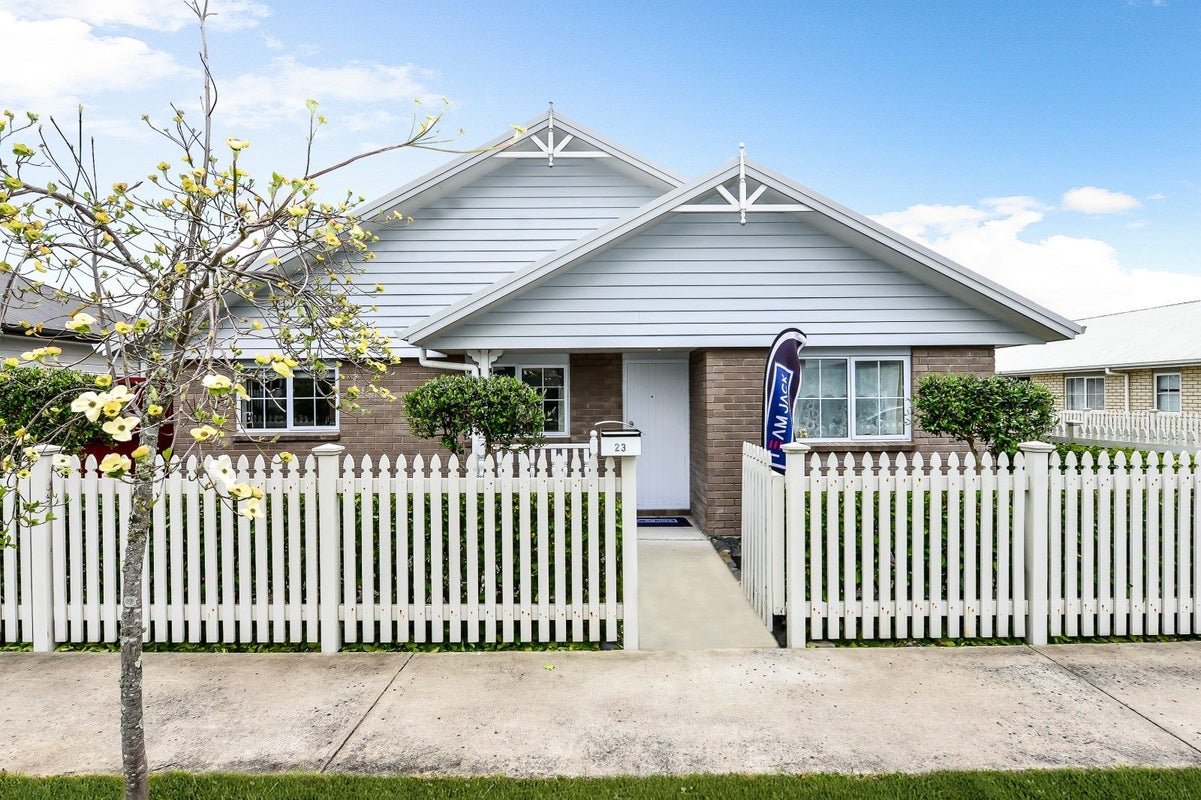 23 Queens Park Crescent, Frankton, Hamilton - Carousel 1