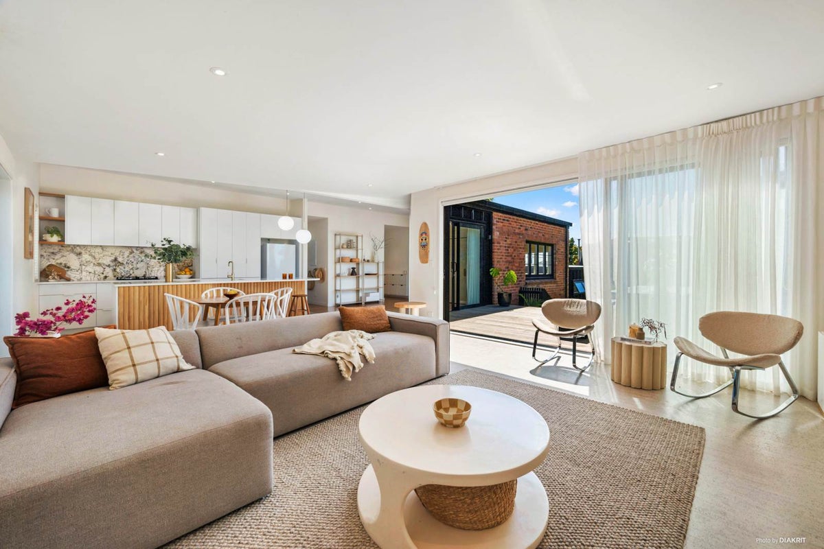 1 Verbena Road, Birkdale, Auckland - Carousel 2