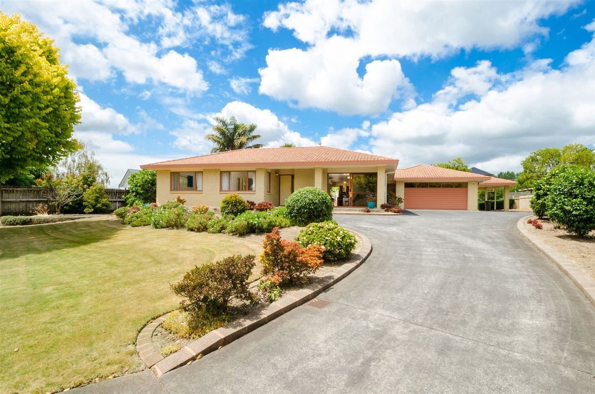24 Sunny Crescent, Huapai, Kumeu - Carousel 1