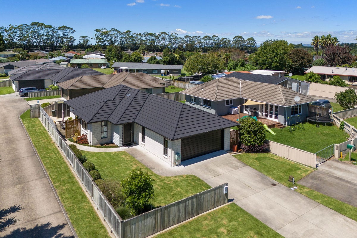 22 Clive Road, Katikati, Katikati - Carousel 1