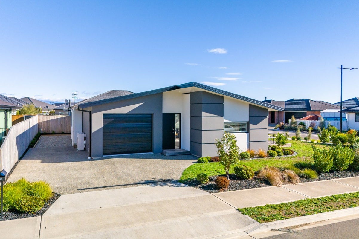 26 Summersfield Boulevard, Appleby, Richmond - Carousel 1