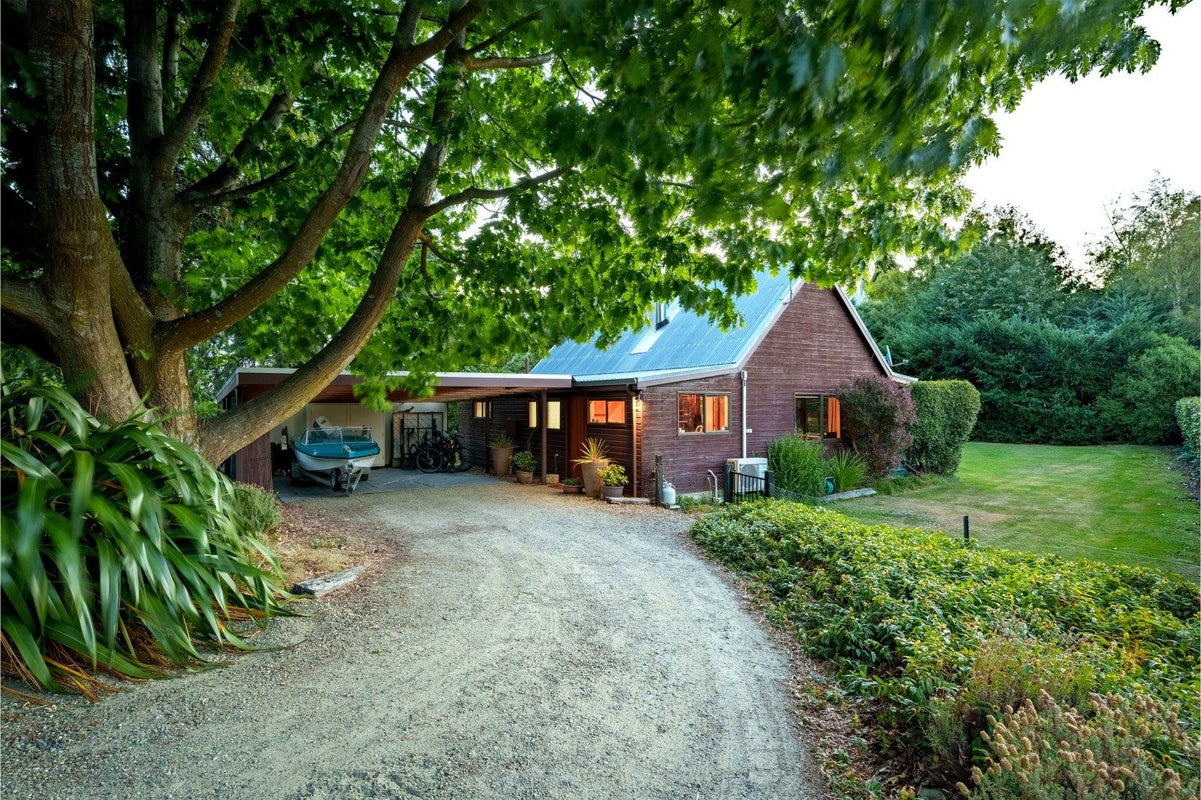 21 Kowhai Drive, Wanaka - Carousel 1