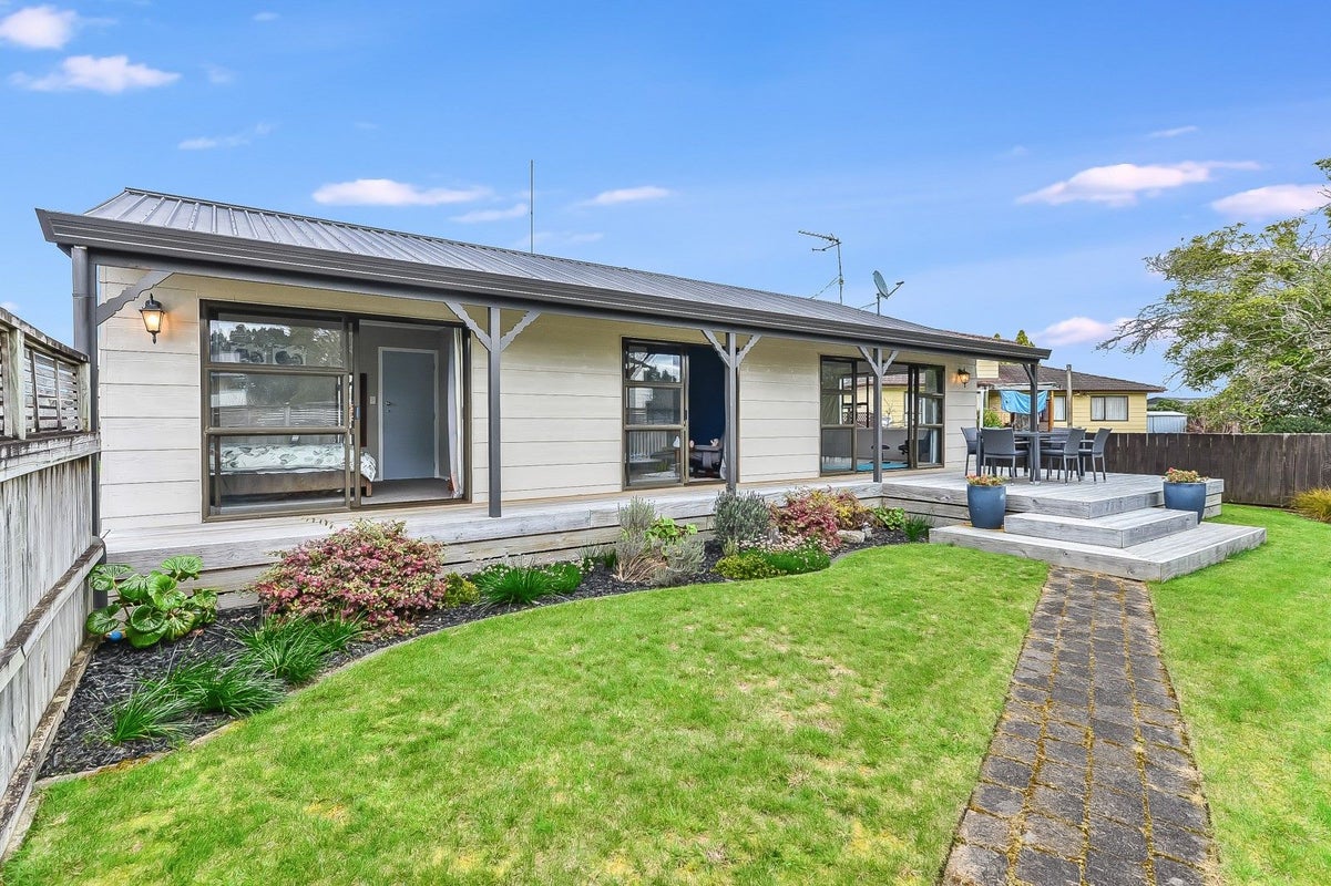 110 Oakfield Crescent, Pukete, Hamilton - Carousel 2