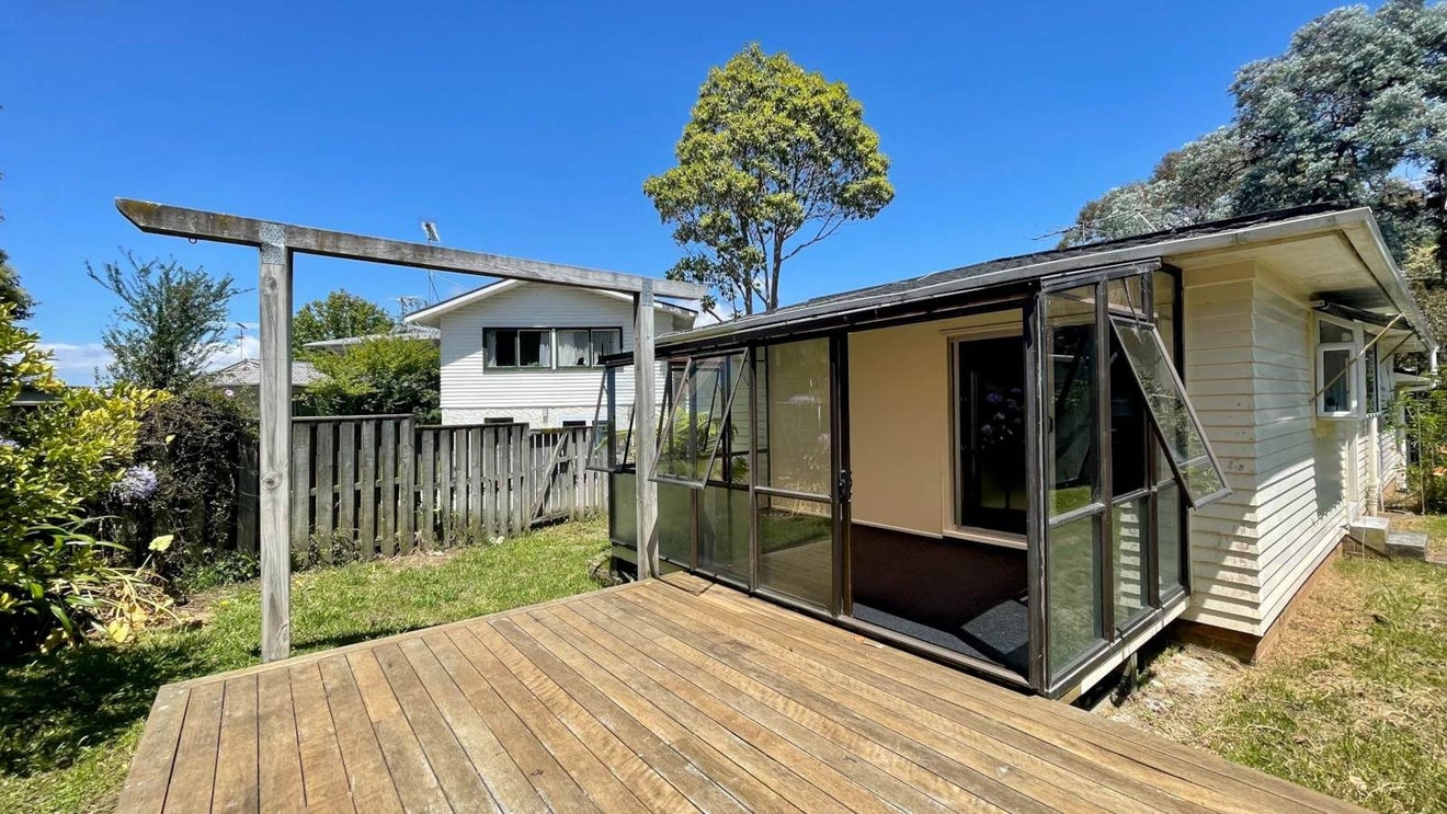 5 Arosa Place, Forrest Hill, Auckland - Carousel 1