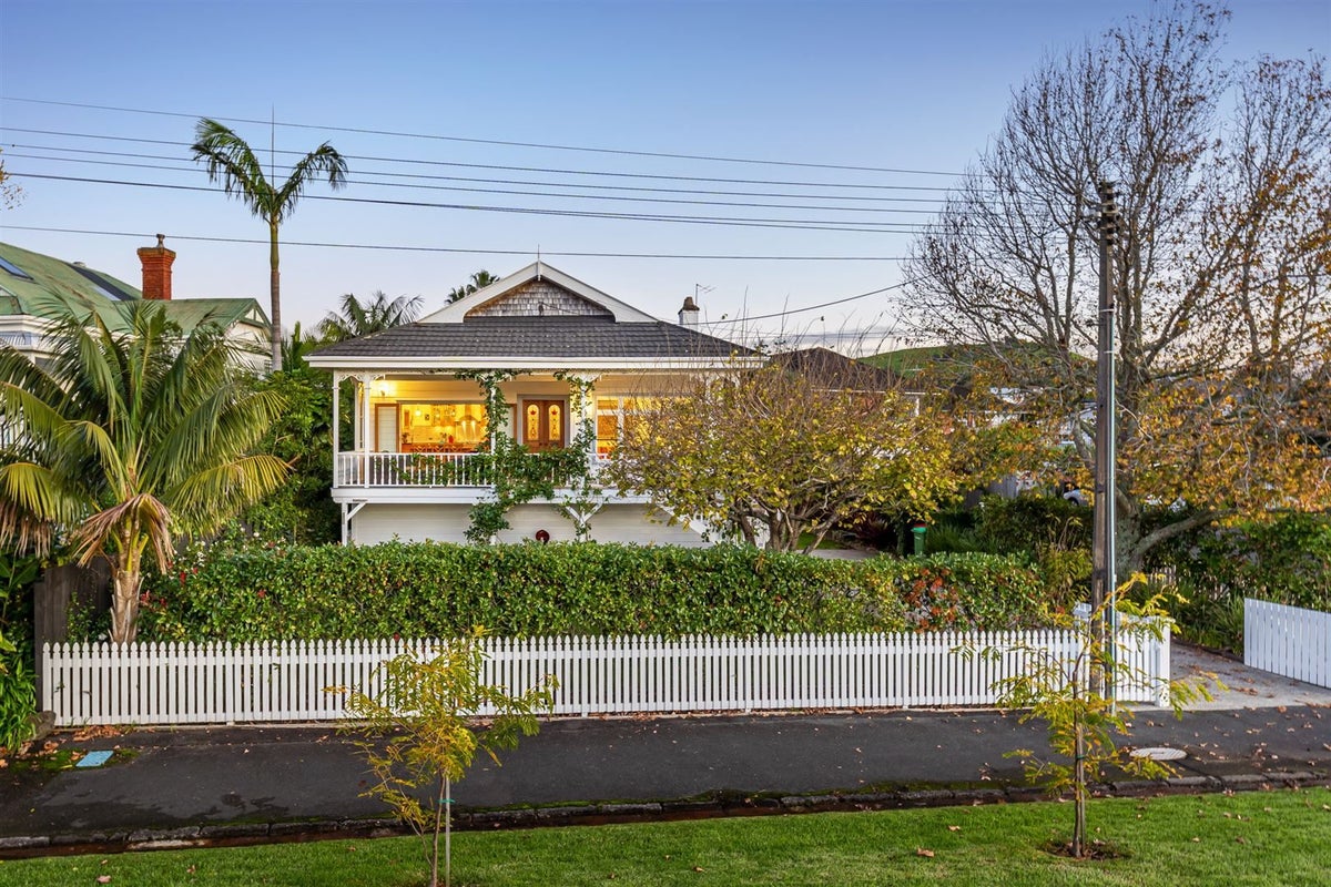 13 GRAHAME Street, Devonport, Auckland - Carousel 2