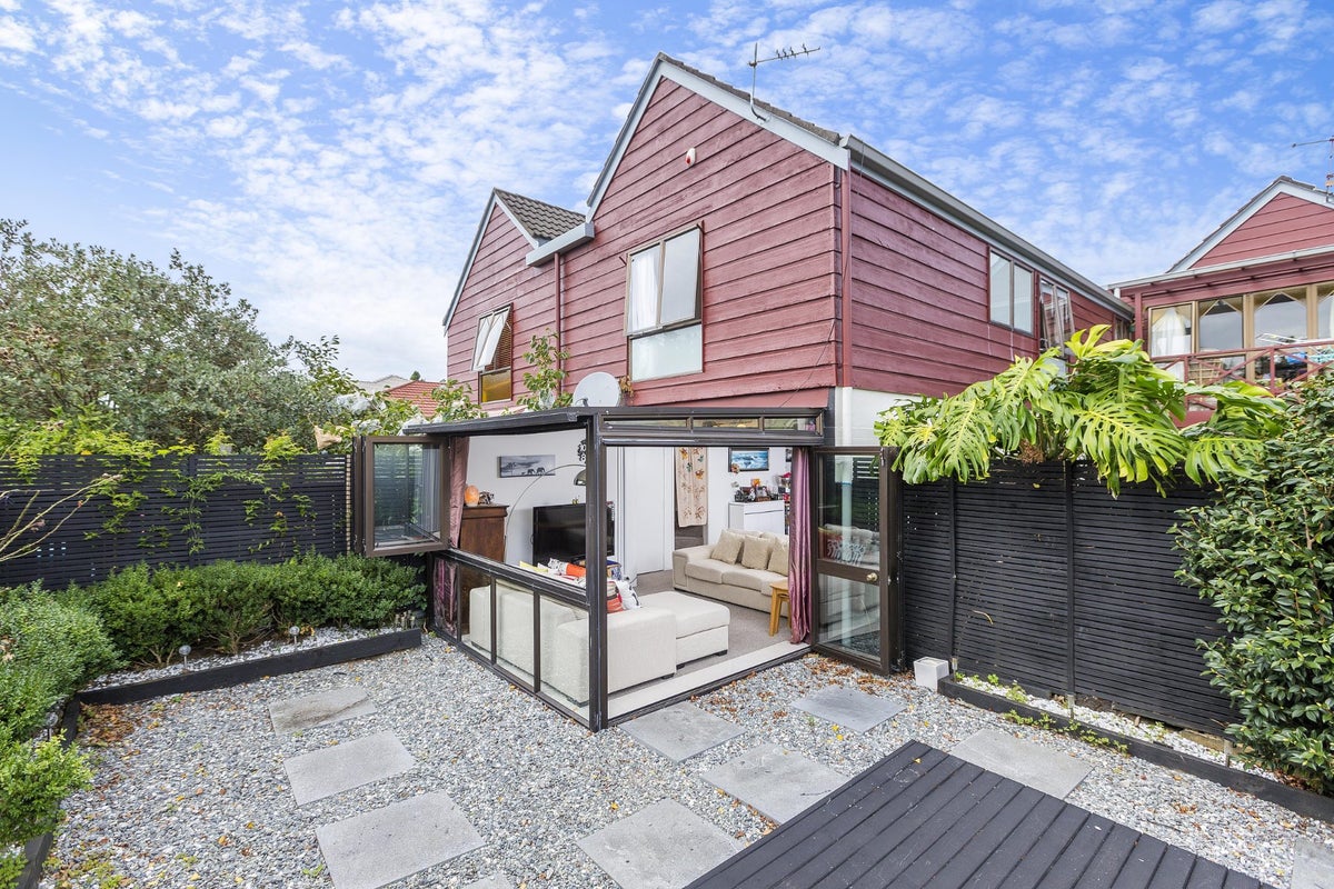 2/8 King George Avenue, Epsom, Auckland - Carousel 1