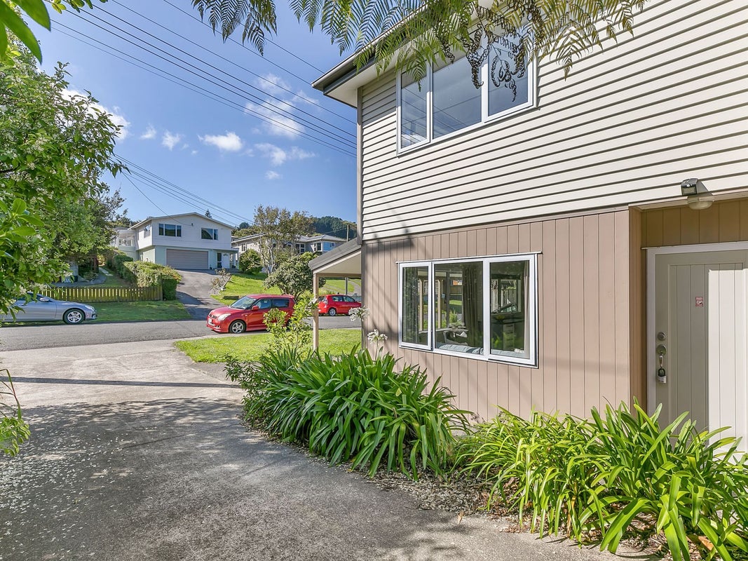 2/19 Ranui Terrace, Tawa, Wellington - Carousel 2