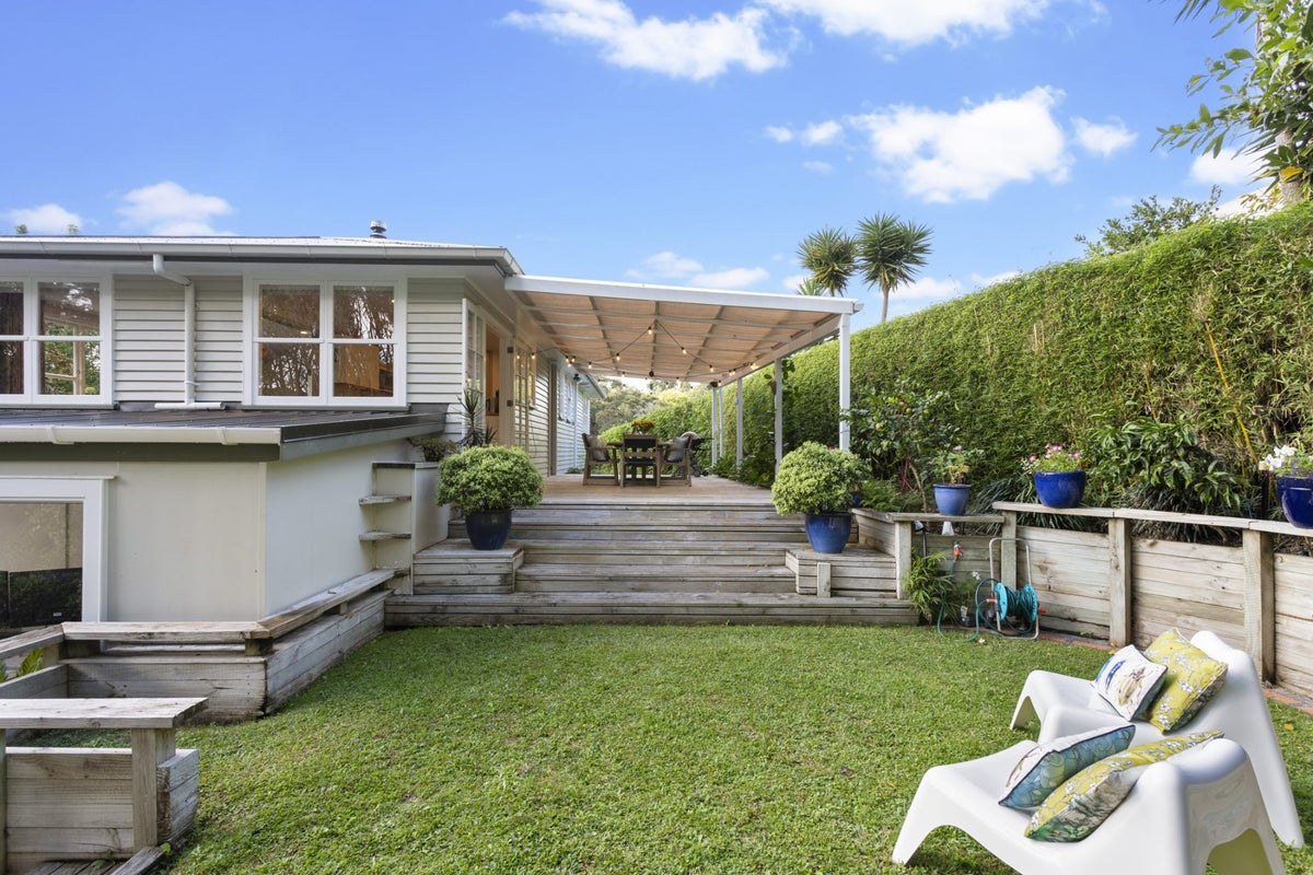 28 Pendlebury Street, Green Bay, Auckland - Carousel 2