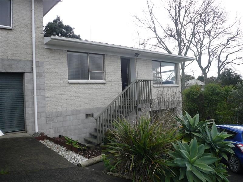 2/2 Barker Rise, Northcross, Auckland - Carousel 1