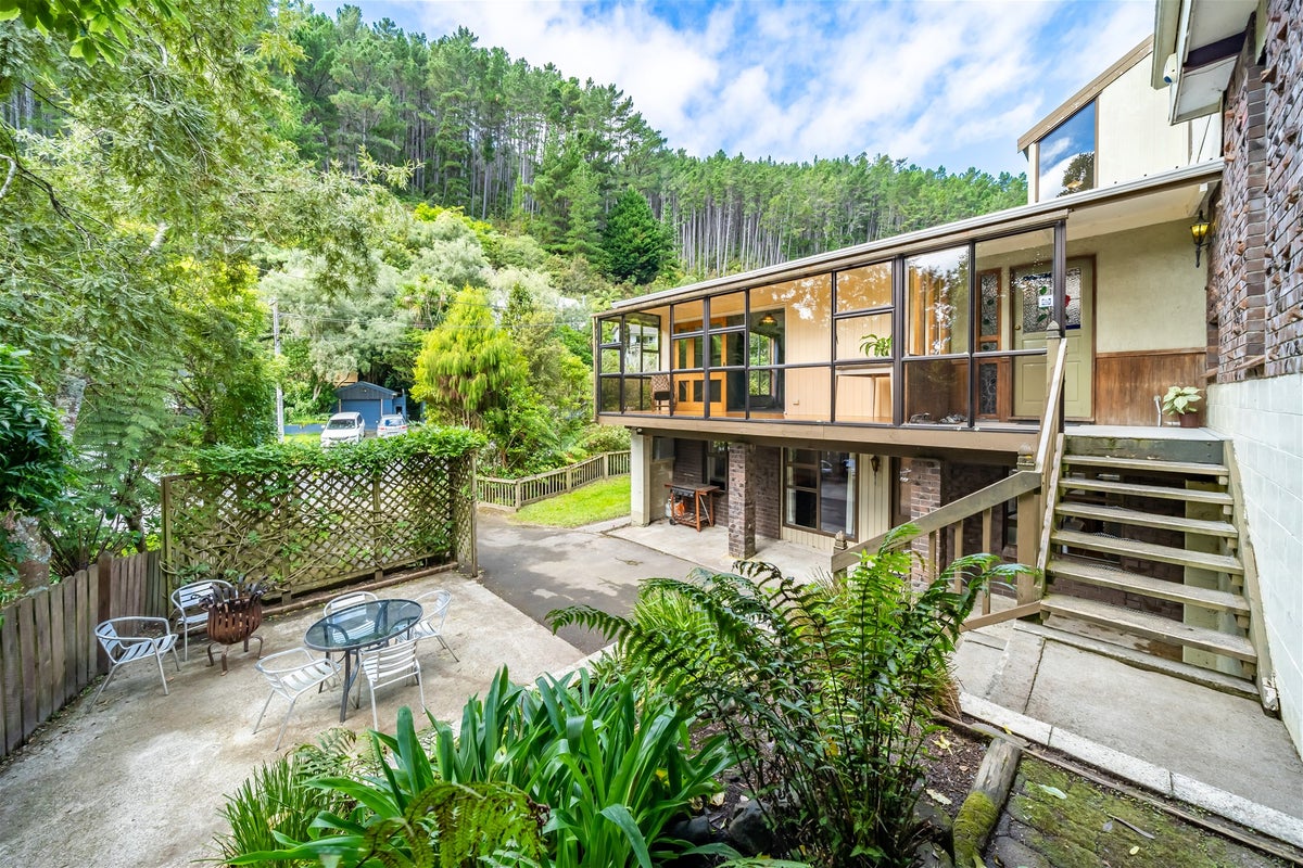 124 Pinehaven Road, Pinehaven, Upper Hutt - Carousel 1