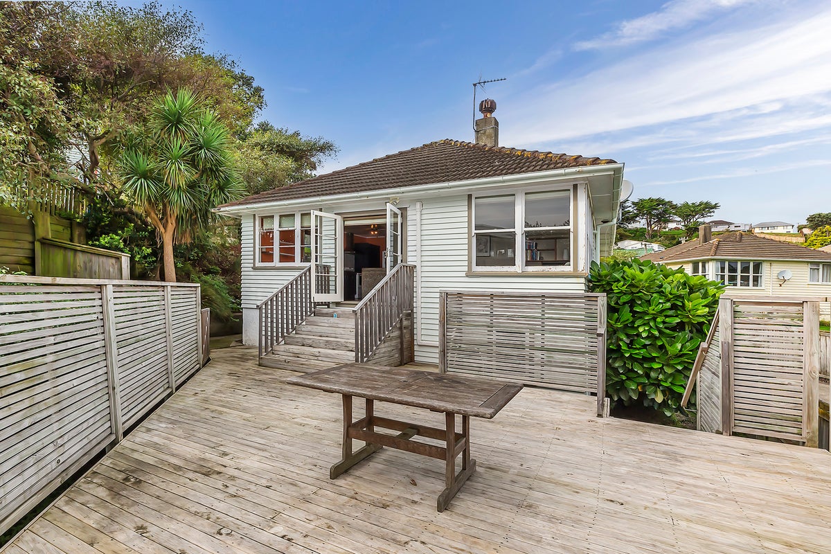 23 Chaffey Crescent, Titahi Bay, Porirua - Carousel 1
