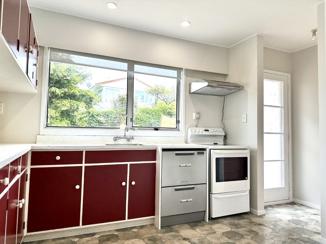 18 Oakleigh Street, Maungaraki, Lower Hutt - Carousel 2