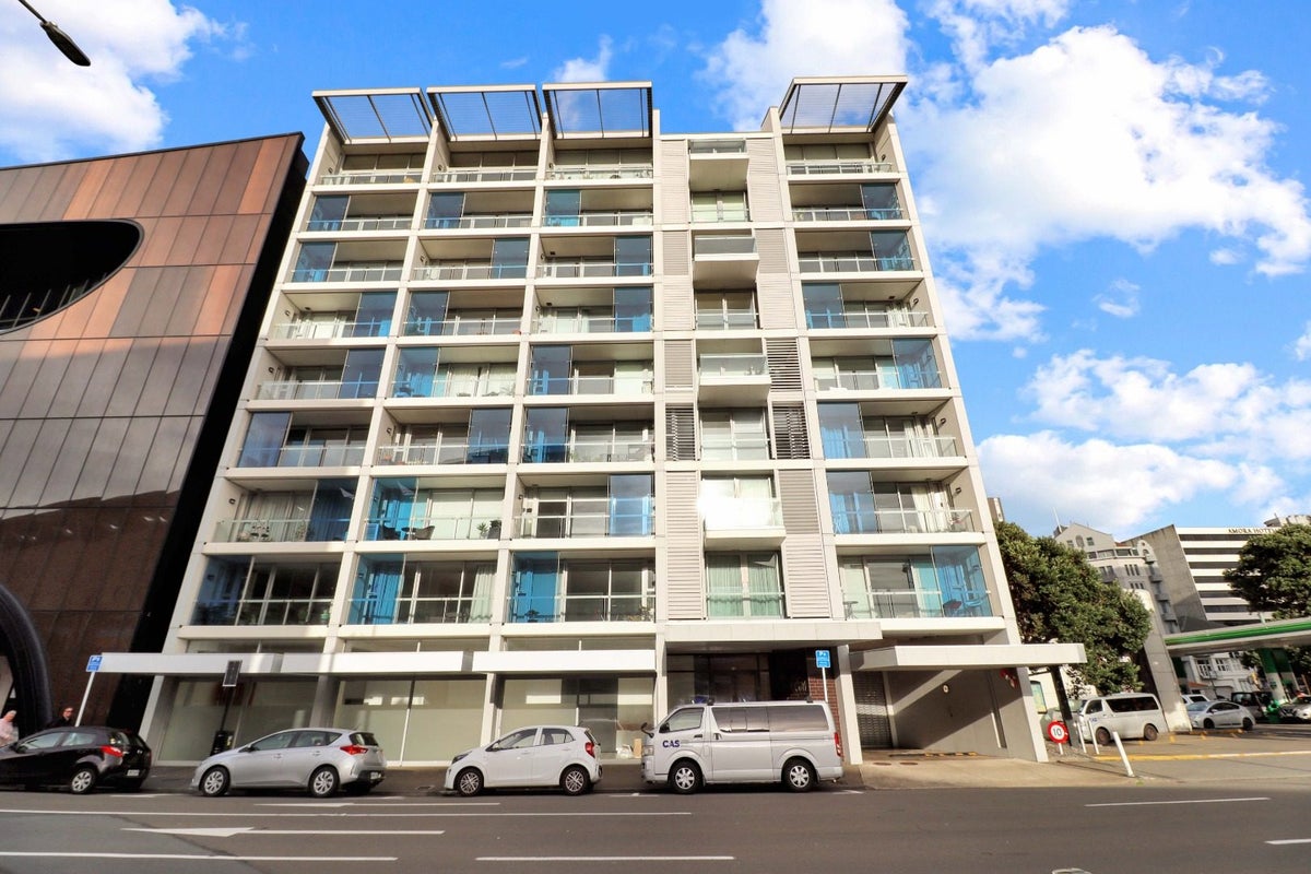 2C/42 Cable Street, Te Aro, Wellington - Carousel 1
