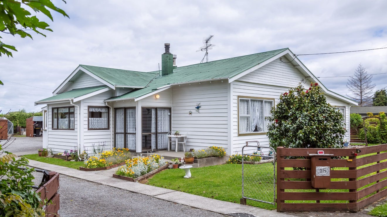 15 Brooklyn Road, Carterton - Carousel 1