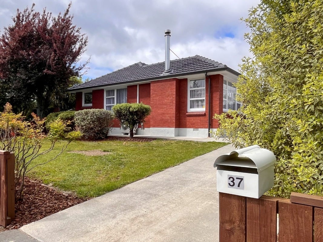 37 Warren Crescent, Hillmorton, Christchurch - Carousel 1
