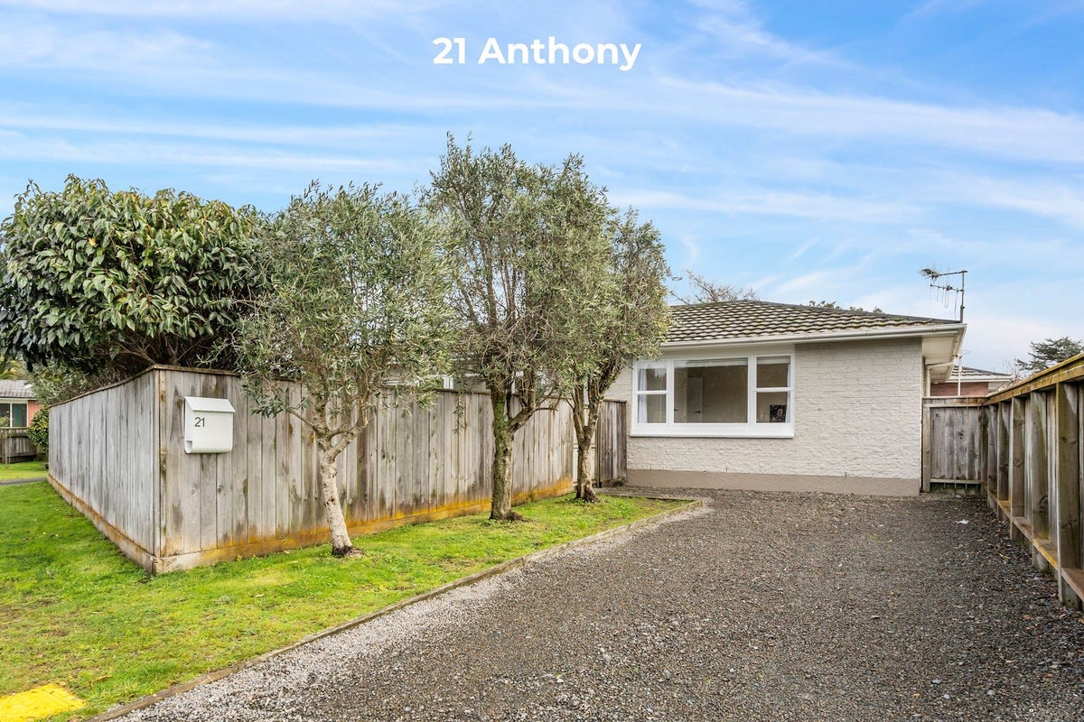 21 Anthony Grove, Paraparaumu Beach, Paraparaumu - Carousel 1