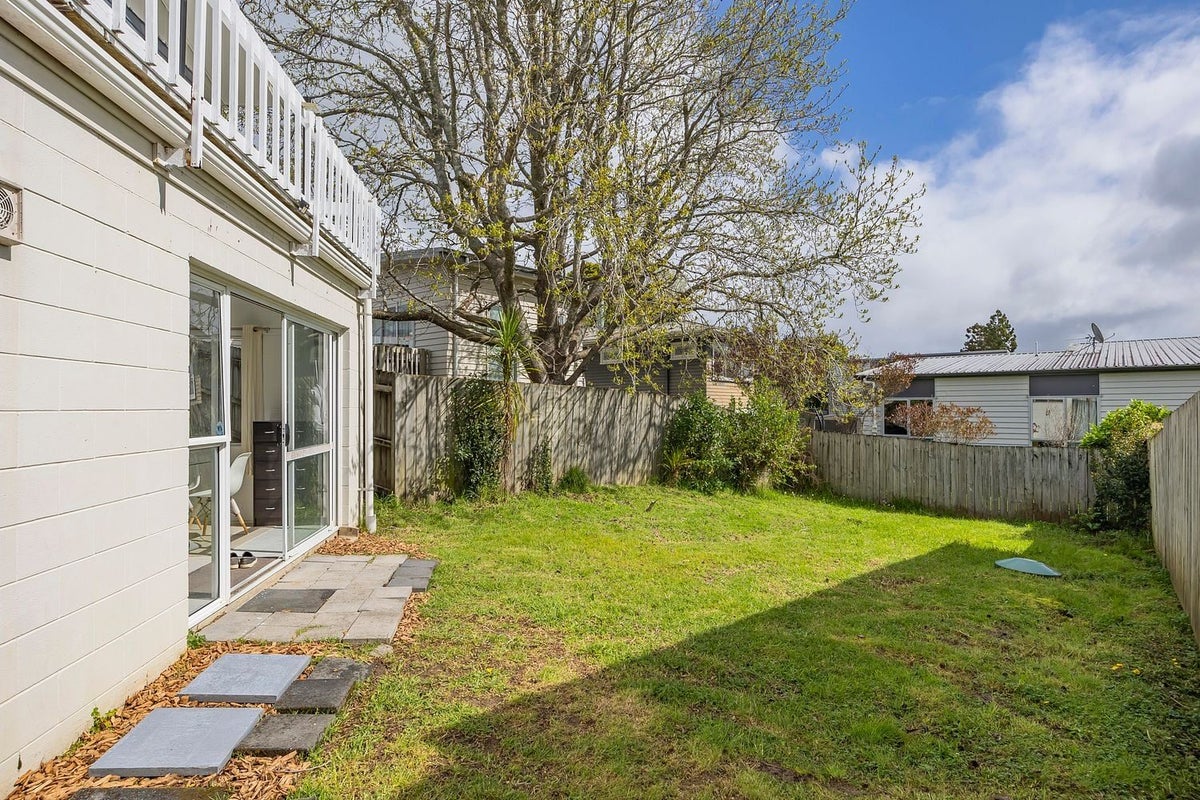9A Mackwood Place, Birkdale, Auckland - Carousel 2