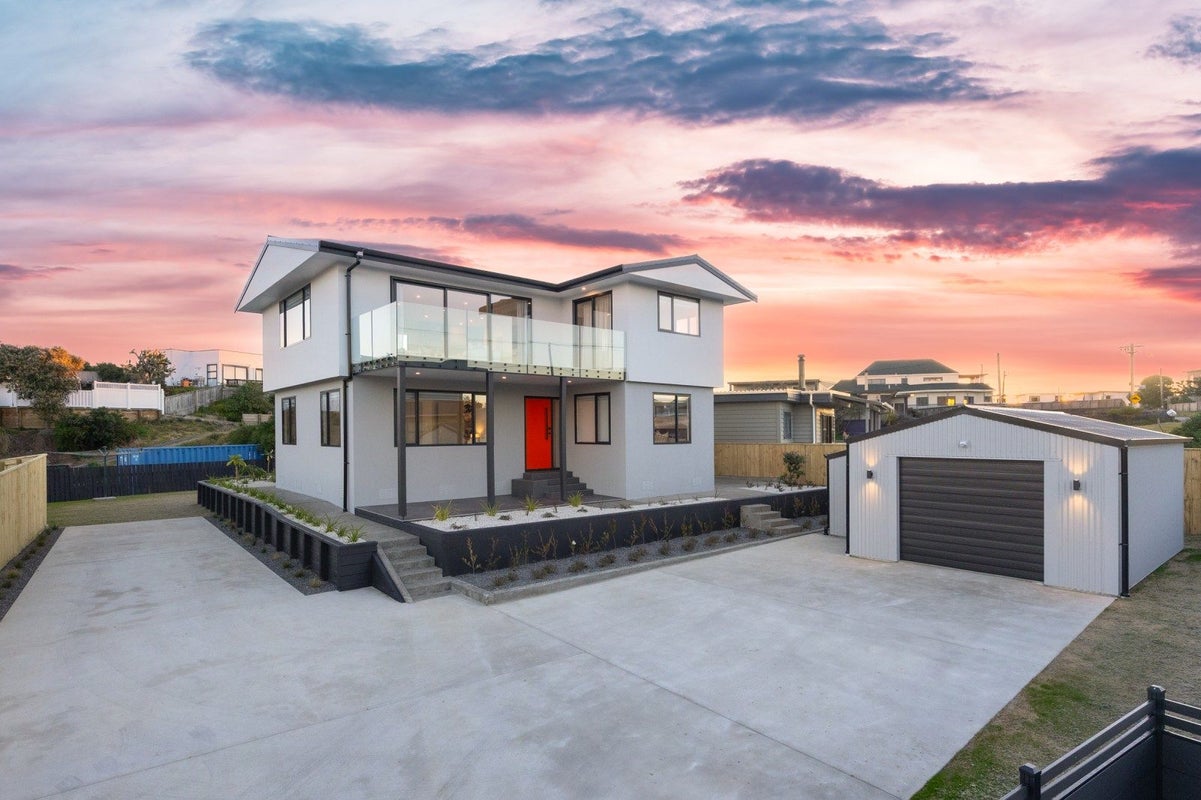 2 Ocean Beach Street, Foxton Beach, Foxton - Carousel 1