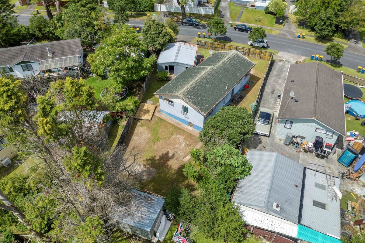 15 Urlich Drive, Ranui, Auckland - Carousel 1
