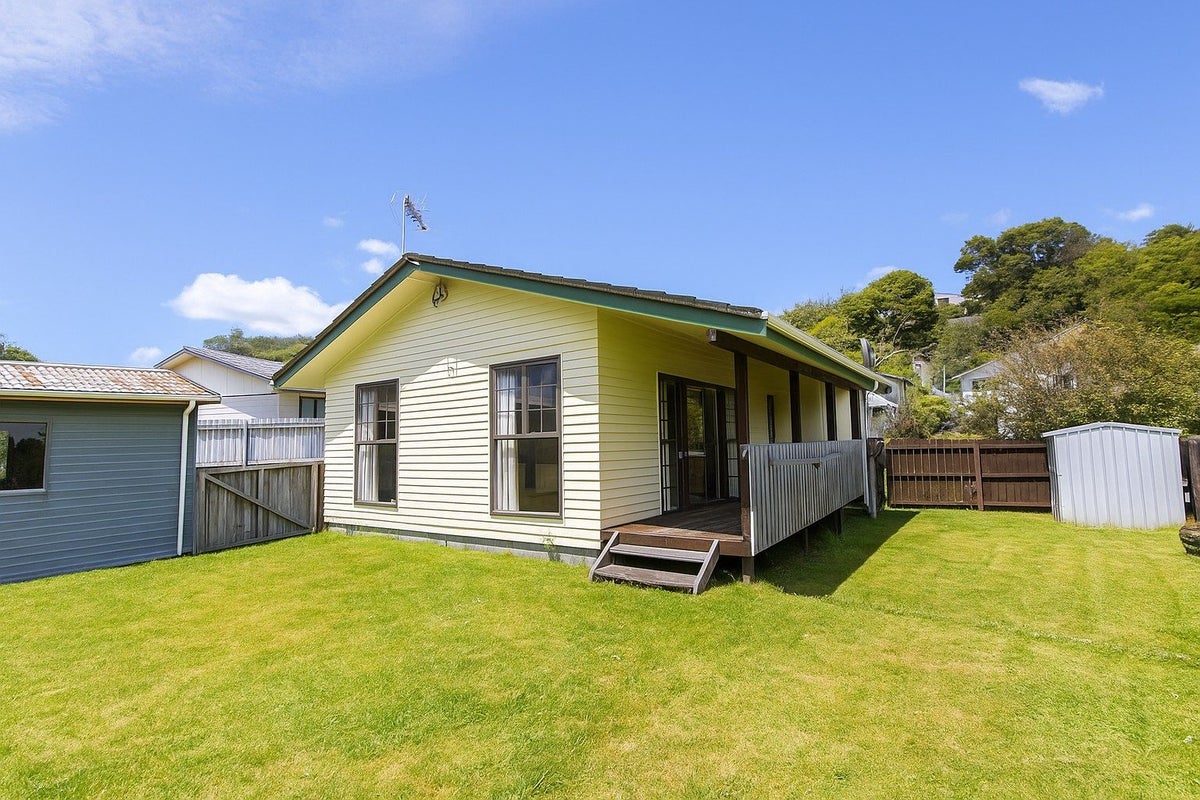 86 Omapere Street, Whitby, Porirua - Carousel 2
